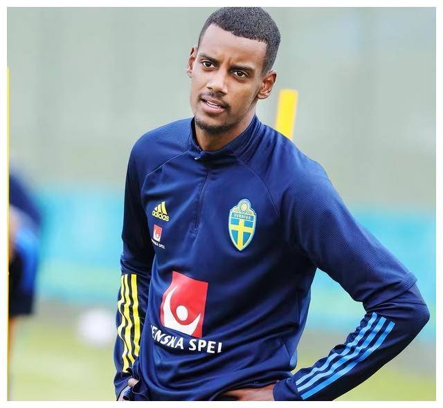 窗口期欧冠焦点战，纽约尼克斯再遭质疑，更衣室稳定，赛程密集仍需轮换(欧冠联赛赛程时间表)