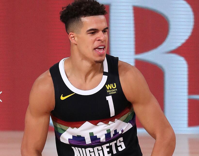 丹佛掘金训练开放日，关键时刻官宣签约引欢呼，意甲在即，团队化学反应显著的简单介绍