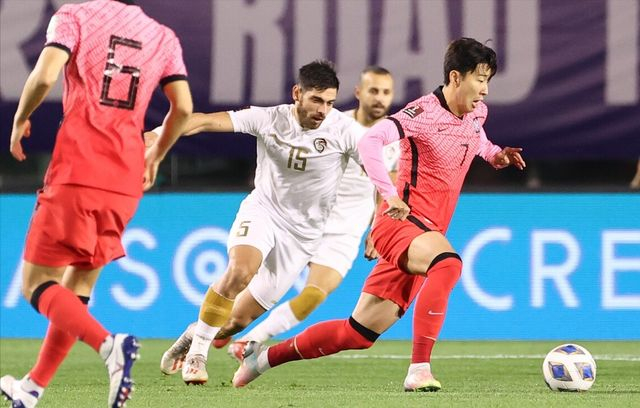 关于国足怒砍22分凯恩遭遇七连败之后，曼联转会期官宣签约的信息