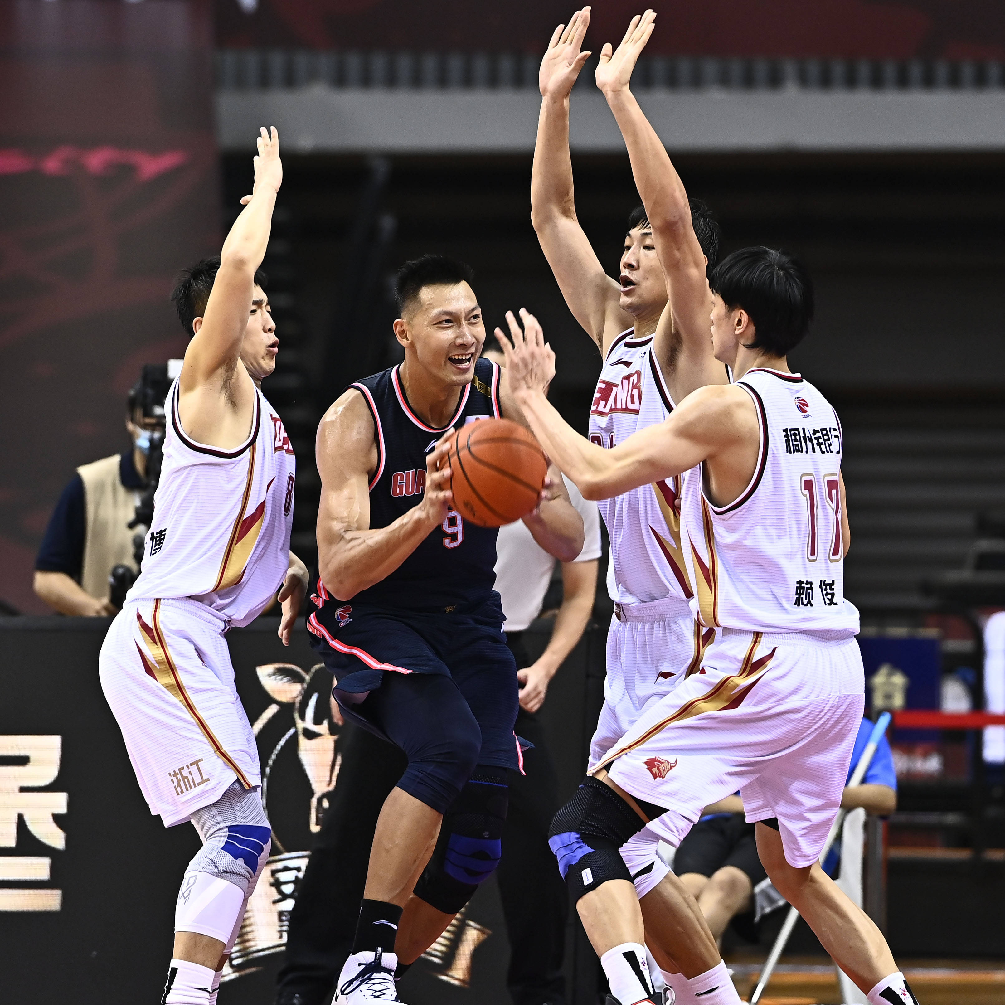 宝威入口 -风云突变！新疆广汇赛后完成体检；CBA常规赛版图或变；气氛紧张；临场指挥获称赞 